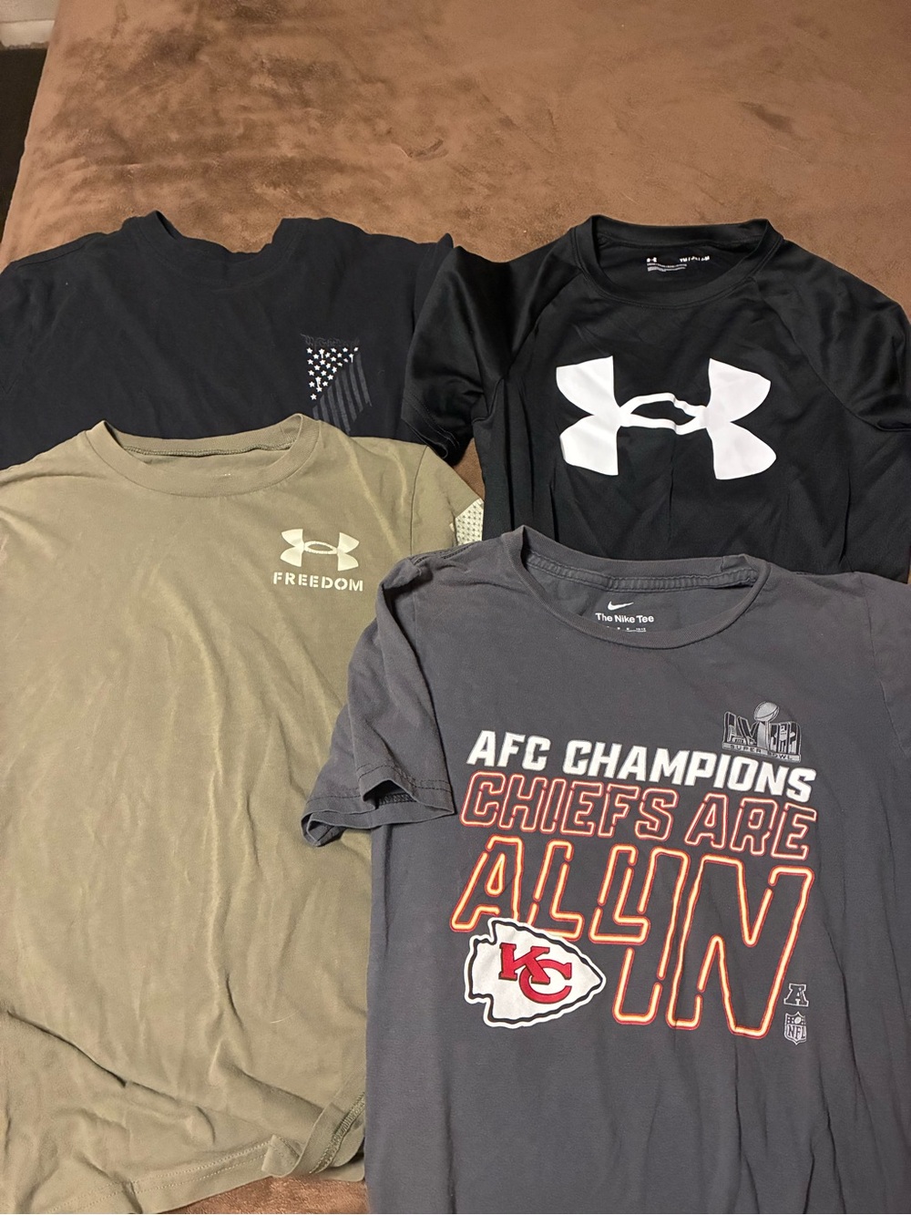 Lot of 4 boys t-shirts under armour Nike  size medium
